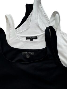Banana Republic Set of 2 Bodysuits Black & White Sleeveless Stretch Size Small